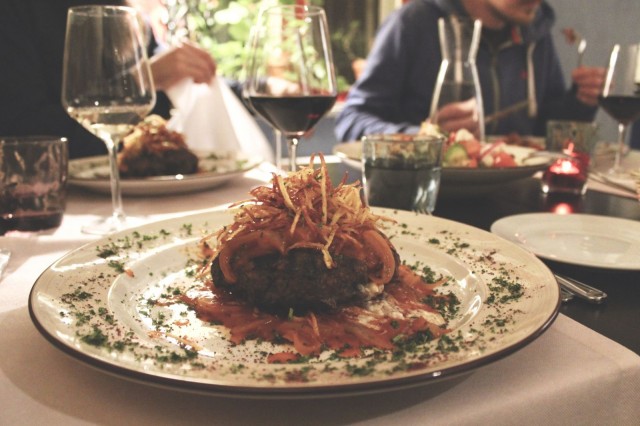 El Grecon Lux Helsinki Eat -annos on mehevä kreikkalainen "burgeri".