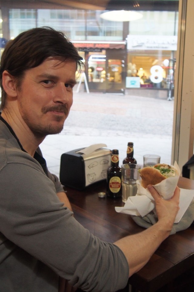 Matti Siukkola valitsi SYÖ!-listalta vegaanisen vaihtoehdon.