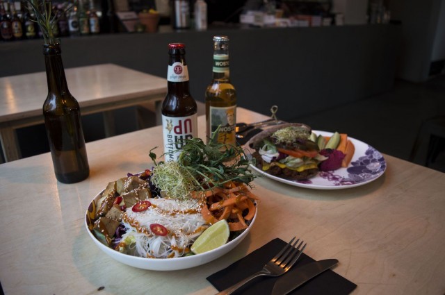 Jalotofubowl ja vegaanihamppari.