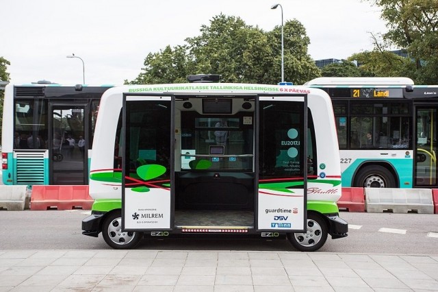 Itseohjautuvat linja-autot ovat vielä olleet varsin pienikokoisia. Kiinassa testissä on ollut myös 19 hengen itseohjautuvia linja-autoja.