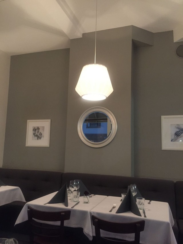 Franklyn raikasta ja modernia sisustusta.