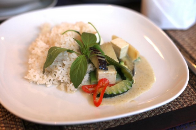 Vihreä curry lämmittää mieltä ja masua.