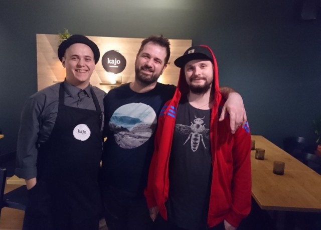 Kello on noin kaksi yöllä, väsyneet mutta onnelliset ravintoloitsijat jaksavat vielä hymyillä ja siihen löytyy aihetta!