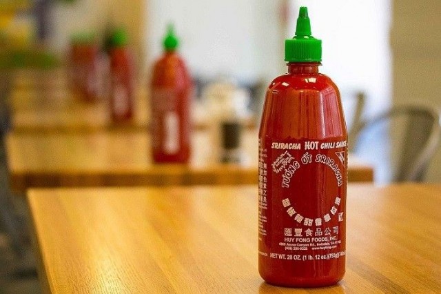 Sriracha-kastike on saanut nimensä thaimaalaisen rannikkokaupungin Si Rachan mukaan.