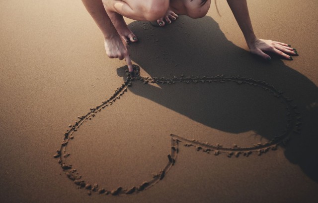 Monet naiset kaipaavat fyysistä läheisyyttä