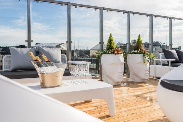 Stockmann Roofissa on asiakaspaikkoja kolmessa kerroksessa.