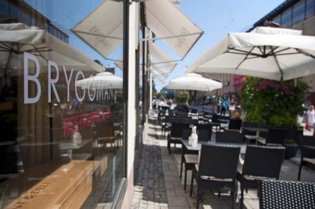 Bryggman'sin terassi kutsuu istahtamaan (Scandicin omista kuvista).