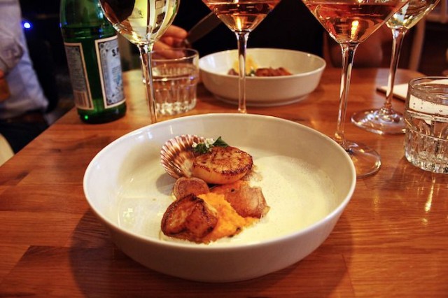 Upea kampasimpukka-annos