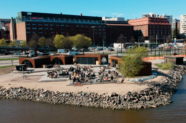 Leblonin terassilla aurinko paistaa aamusta iltaan.