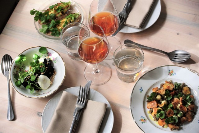 Maannoksen maistelumenussa hyödynnetään luovasti kauden kasviksia.