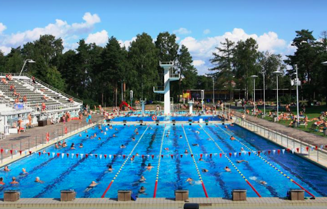 Oletko se kenties sinä, joka tänä vuonna pääsee ensimmäisenä hyppäämään legendaariseen altaaseen hyppytornista?