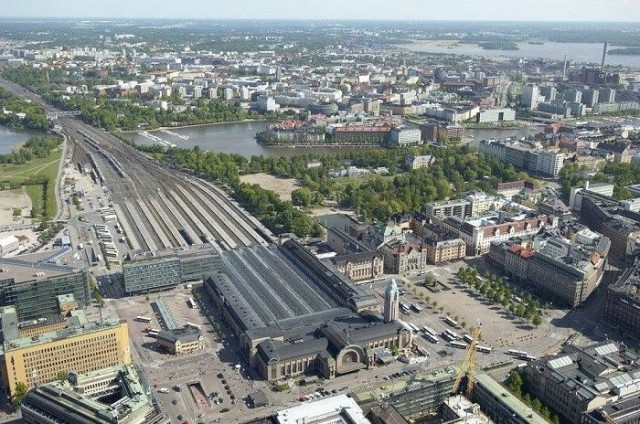 Silta rakennettaisiin Helsingin päärautatieaseman taakse junaraiteiden ylle.