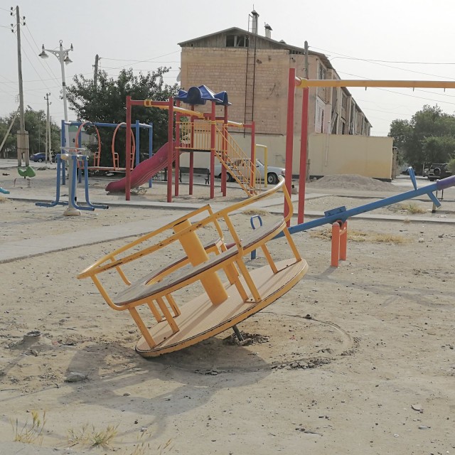 Leikkipuisto Turkmenistanin Balkanabatissa.