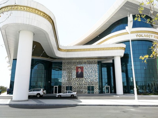 Upouusi satama Turkmenistanissa, ilman henkilökuntaa