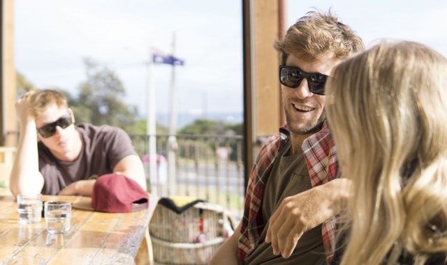 Suomi on menossa parempaan suuntaan. Ylivelkantuuminen ja kalliit kulutusluotot kuriin sekä enemmän säästämiseen sekä sijoittamiseen painottuvaa opetusta jo pienestä pitäen saattaa olla "se avain", joka kääntää kaiken.