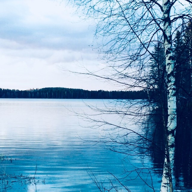 Kun huomaan kokevani hetkiä, joista ei puutu mitään, olen lähellä, ollessani kaukana.