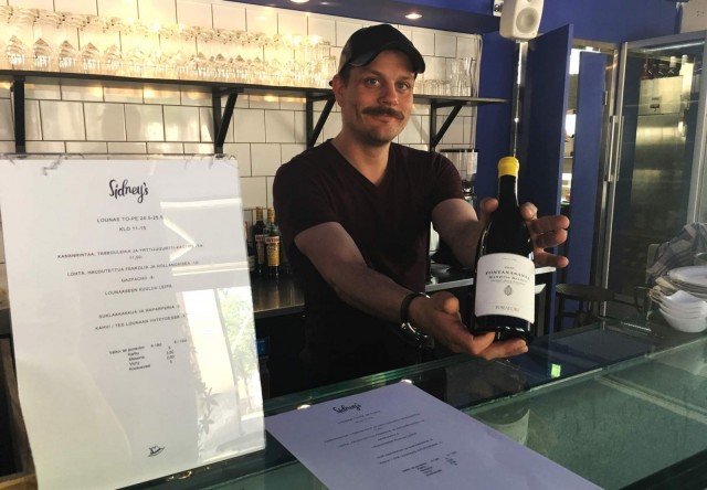 Sidney'sin viinilista on Henri Bäckmanin käsialaa.