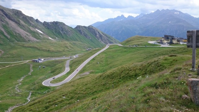 Alpeilla riittää mutkia. Großglockner