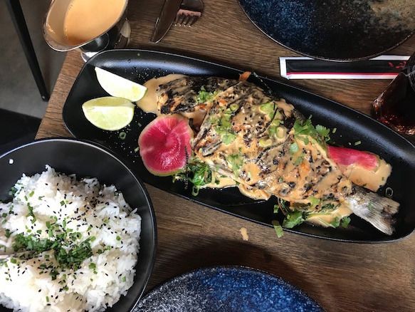 Grillattua päivän kalaa ja sitruunaruohobisque