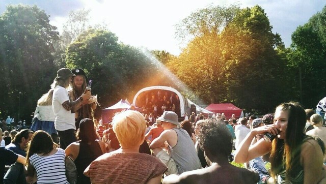 Heinäkuun viikonloppuina kannattaa suunnata Alppipuiston ilmaiskeikoille.