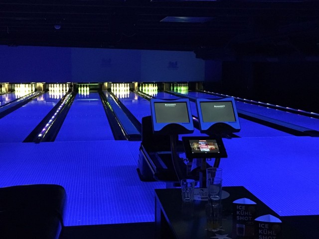 Ravintolan tiloista löytyy myös 8 tyylikästä keilarataa.