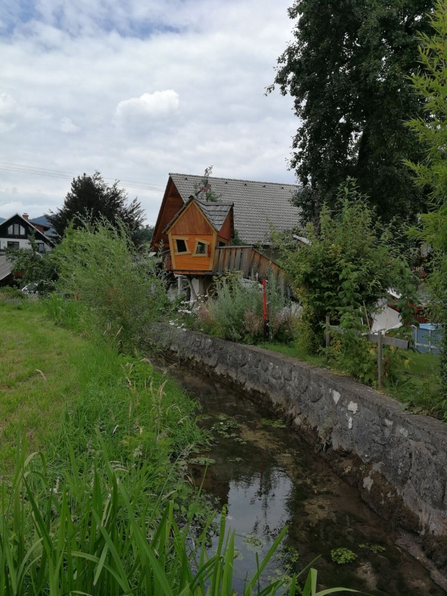 Sloveinan Bledissä on vehreää ja välillä hauskaa arkkitehtuuria.