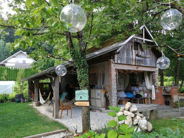 Jos Bledin hotellien hinnat hirvittävät, kannattaa tarkistaa AirBnB tarjonta mistä löytyy myös jänniä paikkoja.