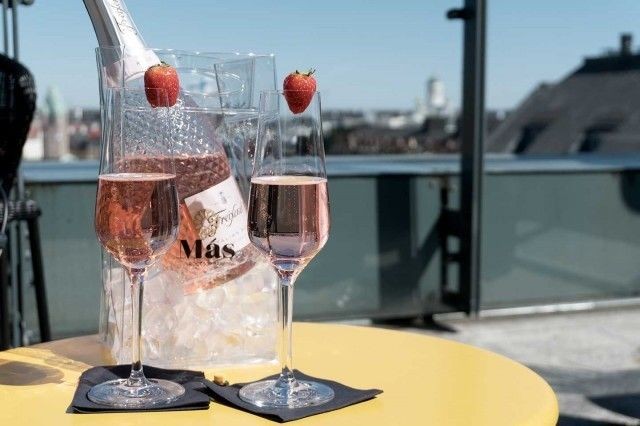 Más Rooftop Barista aukeaa näkymät Helsingin kattojen ylle.