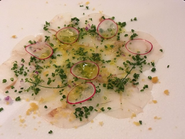 Pohjoismaisia makuja edustaa mädillä höystetty kuhaceviche.