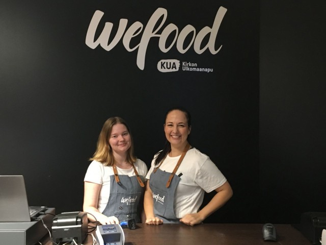 Kirkon Ulkomaanavun koordinoima WeFood-myymälä pyörii vapaaehtoisvoimin.