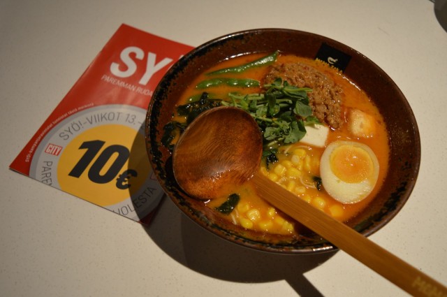 Momotokon ramen-keitot lämmittävät tänä syksynä myös Vantaan Jumbossa.