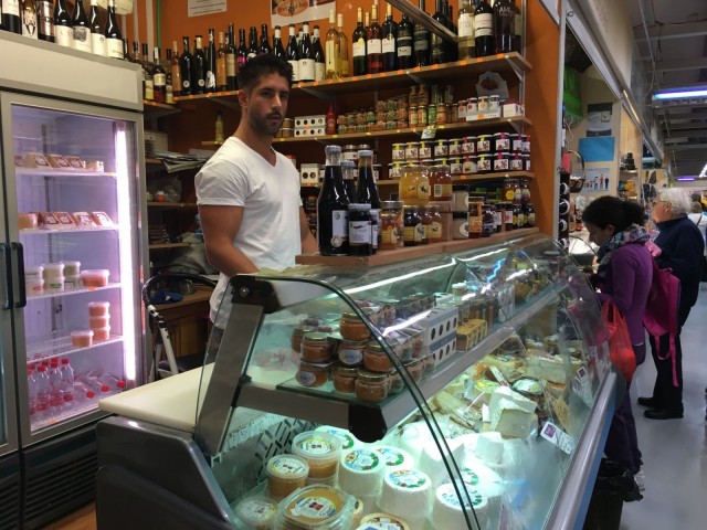 Mercado Municipal de La Lagunan kauppahalli on pullollaan paikallisia herkkuja.