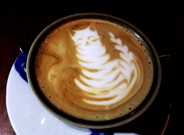 Helkatin cappuccinotkin ovat kisukuvioituja.