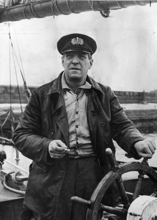 Algoth Niska (1888–1954) oli suomalainen seikkailija, jalkapalloilija ja salakuljettaja.