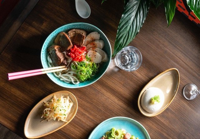 Latitude 25 Okinawa Restaurant Bar toi okinawalaiset herkut Helsingin ydinkeskustaan.