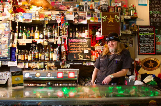 Majava Baari on menestynyt Cityn Suuressa Ravintolaäänestyksessä vuodesta toiseen. Tiskin takana Pasi Vuorinen.