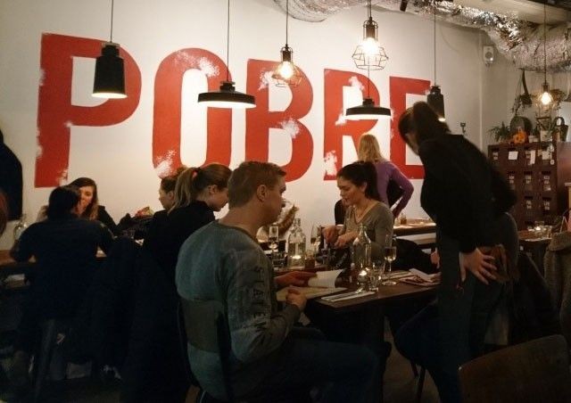 Pobre Filipino avasi ovensa tammikuussa.