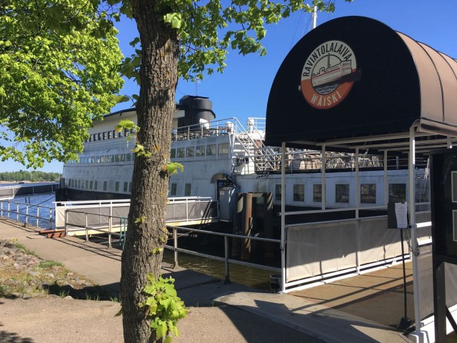 Ravintolalaiva Wäiskistä saa nyt georgialaista ruokaa.