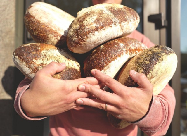 The Wayssa leivotaan päivittäin tuoretta hapanjuurileipää.