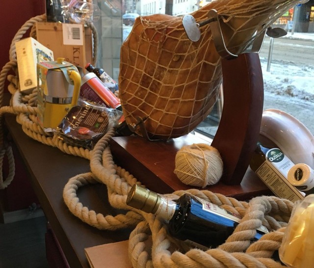 Töölön Casa Italia sijaitsee Runeberginkadulla kivenheiton päässä Oopperatalolta.