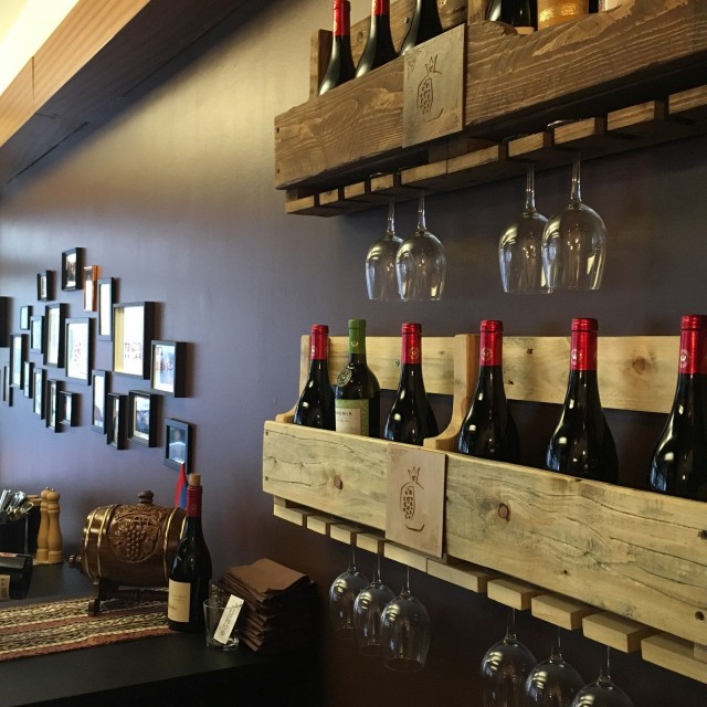 Tarjolla on luonnollisesti myös armenialaista viiniä.