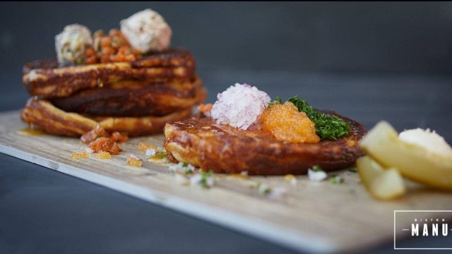 Bistro Manussa herkutellaan edullisilla blineillä huhtikuun toiseen päivään asti.