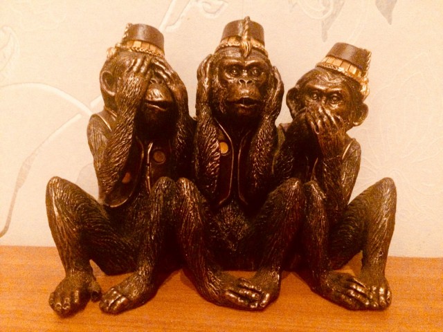 Älä puhu. Älä tunne. Älä luota.