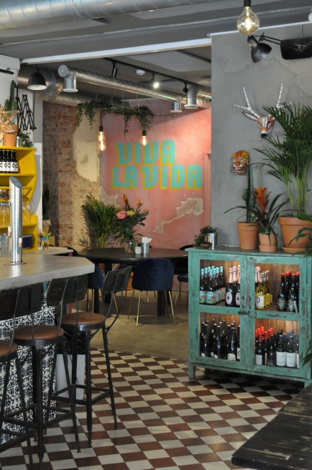 Annankadun El Reyssa voi herkutella myös baaritiskin ääressä.