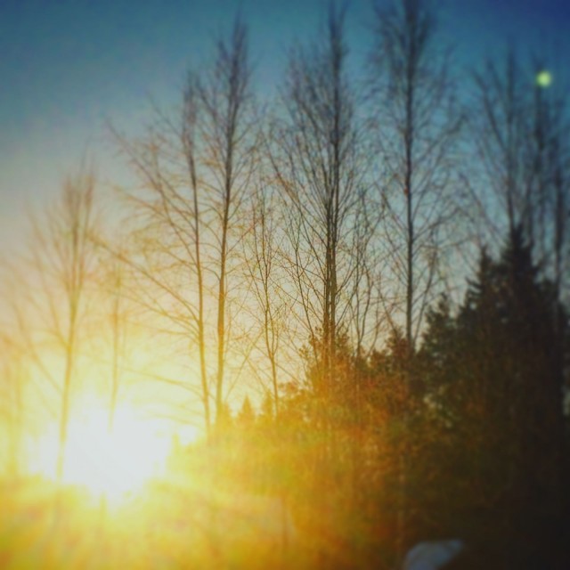 Pimeydestä kohti valoa.