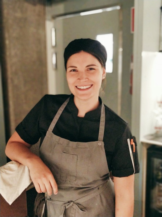 Vuoden 2018 nuori kokki Emmiina Lehtonen voitti viime vuonna nuorten kokkien MM-kisoissa pronssia. Kuva: Tullin Sauna.