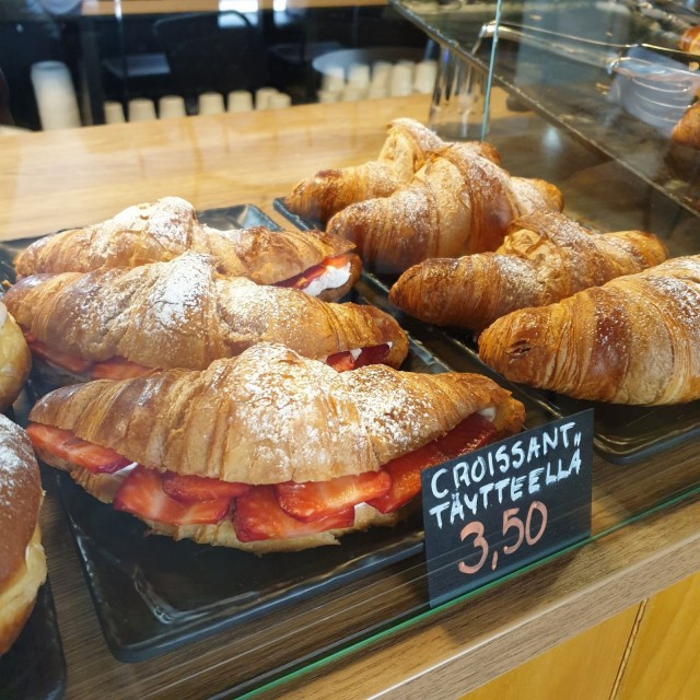 Jopa croissantit leivotaan alusta asti paikan päällä.