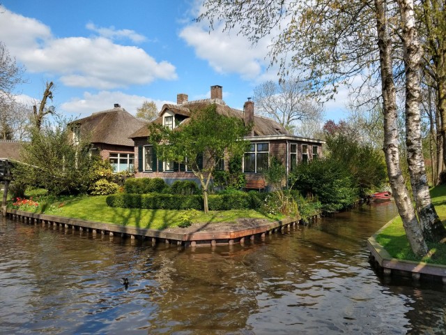 Paikoin näyttää jo aivan kesältä!