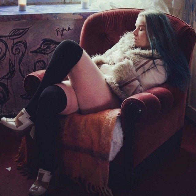 Mara Balls esiintyy Kallio kukkii -piknikillä.