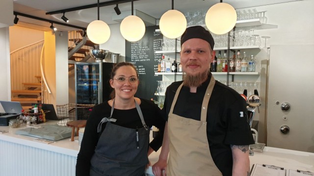 Marja Karhu ja Jukka Halmetoja toivottavat tervetulleeksi myös lapsiperheet.